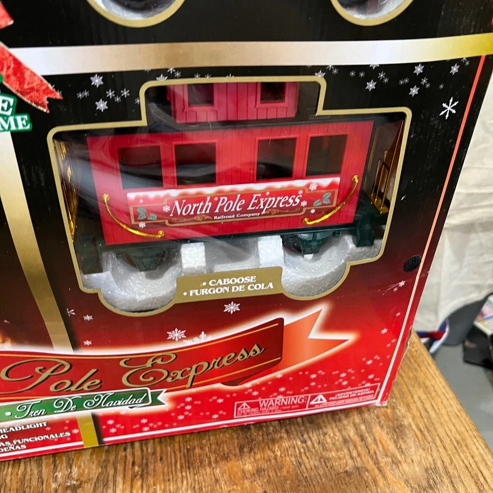 Eztec North Pole Express Christmas Train Set 27pc Battery Operated 15ft Track